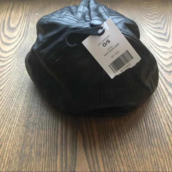 Suzy 🎄 Shier Black faux leather baseball cap, O/S - Picture 4 of 4